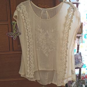 BLU-PEPPER Crochet top.